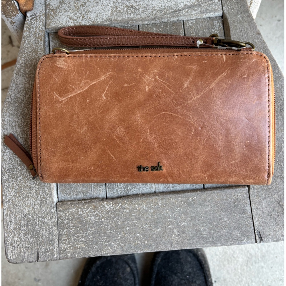 NWOT Convertible WRISTLET/ CROSSBODY Wallet THE SAK Embossed Leather Organizer - Picture 3 of 8